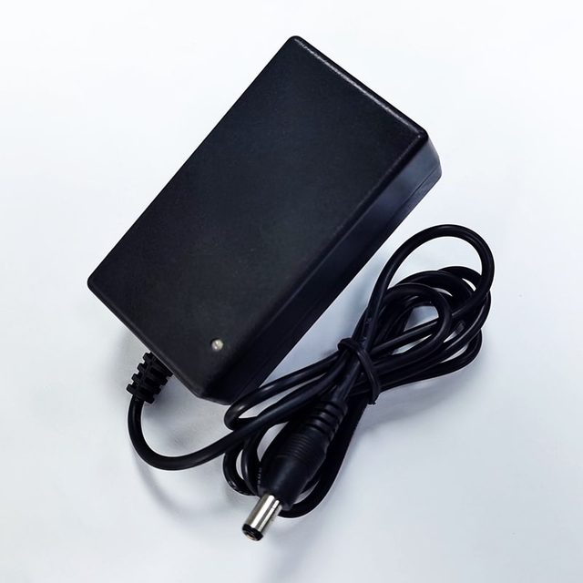 Intelligent Charger 12.6V 1.5a 24W AU/EU/UK/US Wall Charger For 3S 10.8V 11.1V 1.5a Lithium li-ion / Lithium Polymer battery Pack