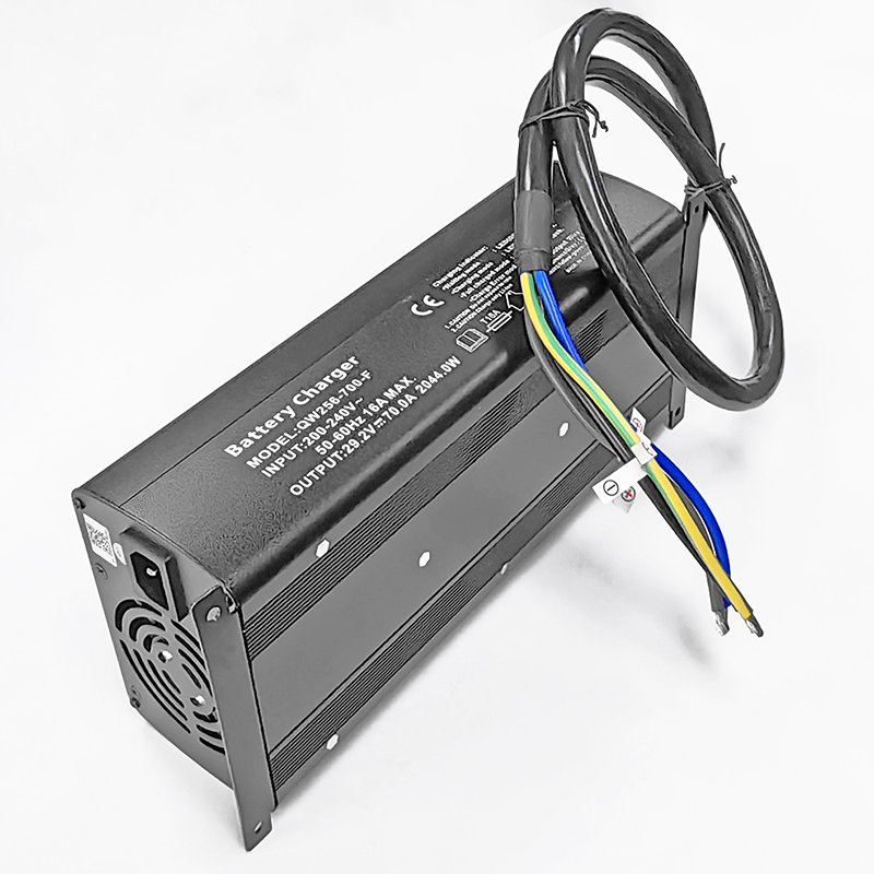 AC 220V 1500W LiFePO4 Battery Charger 82.8V 83.95V 84V 15a 17a Fast Charger For 23S 69V 72V 73.6V Electric Forklift Lawn Mowers Battery Pack