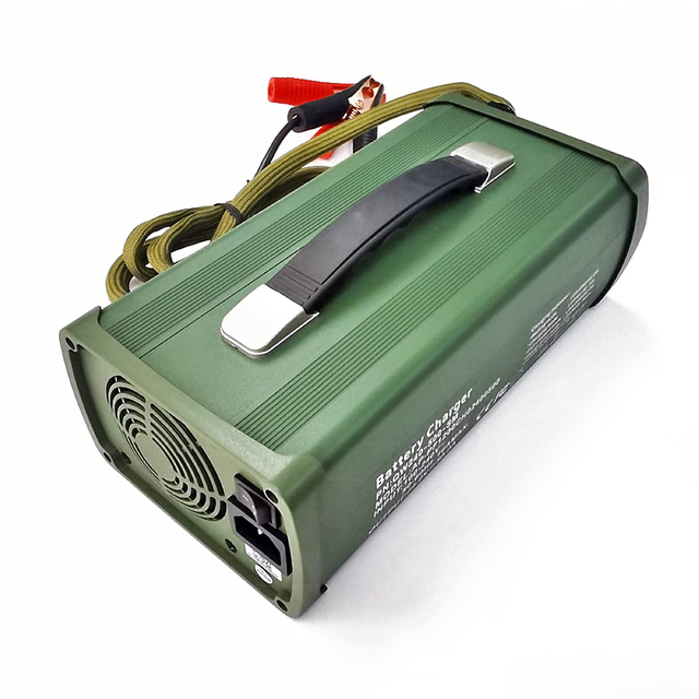 900W Intelligent Charger 82.8V 83.95V 84V 10a LiFePO4 Charger For 23S 69V 72V 73.6V Smart Robot Electric Motorcycles Battery Pack