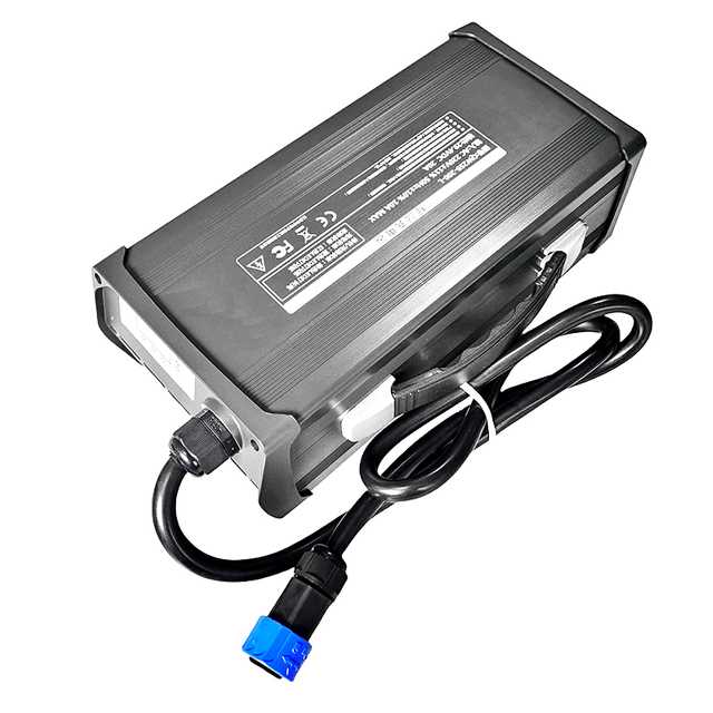 900W CANBus Charger 64.8V 65.7V 10a 13a Lifepo4 Charger For 18S 54V 57.6V RVS Campers Food Trailer Battery Pack