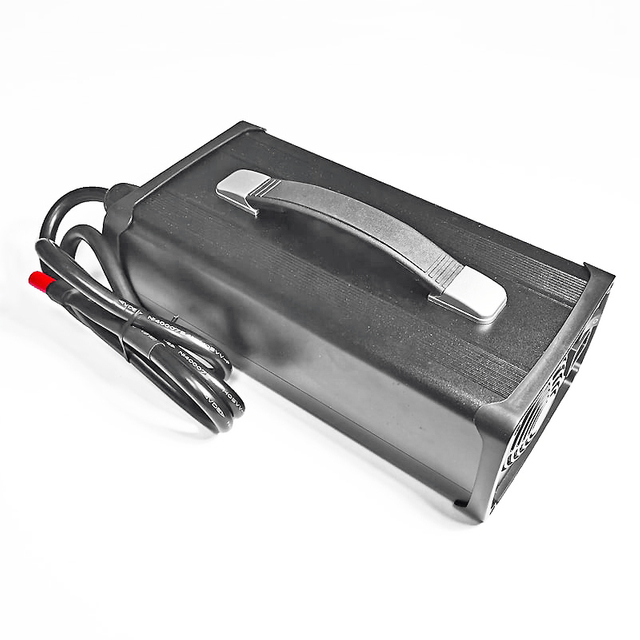 900W Lifepo4 Charger 75.6V 76.65V 10a 11a Battery Charger For 21S 63V 67.2V Electric Forklifts Electric Tricycles Battery Pack