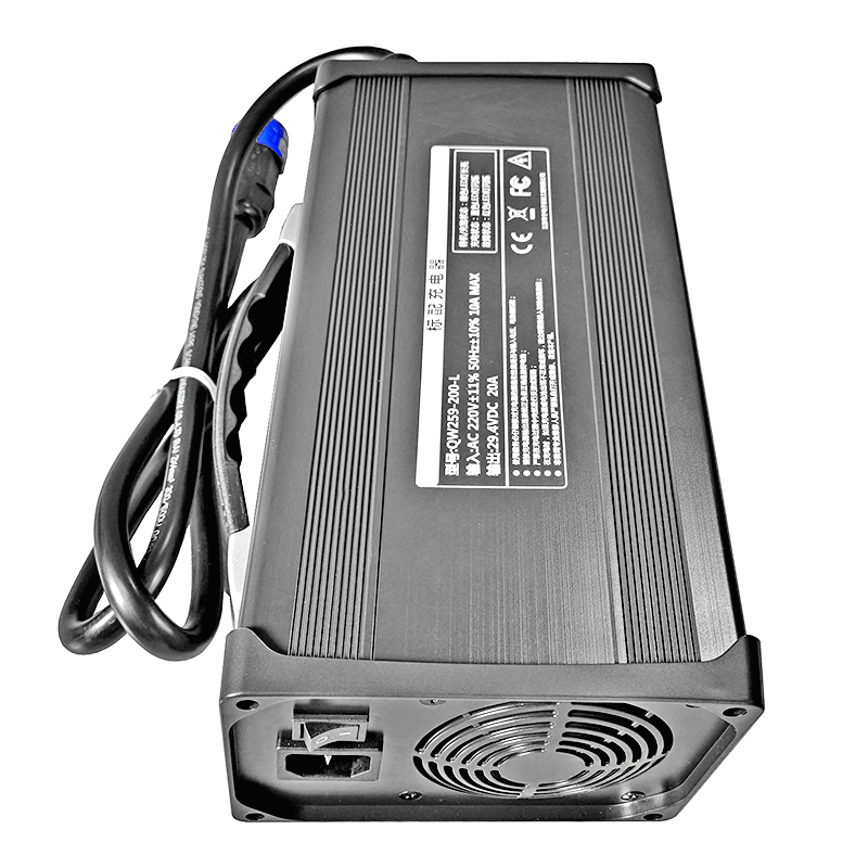 900W CANBus Charger 79.2V 80.3V 10a 11a Lifepo4 Charger For 22S 66V 70.4V RVS Campers Food Trailer Battery Pack
