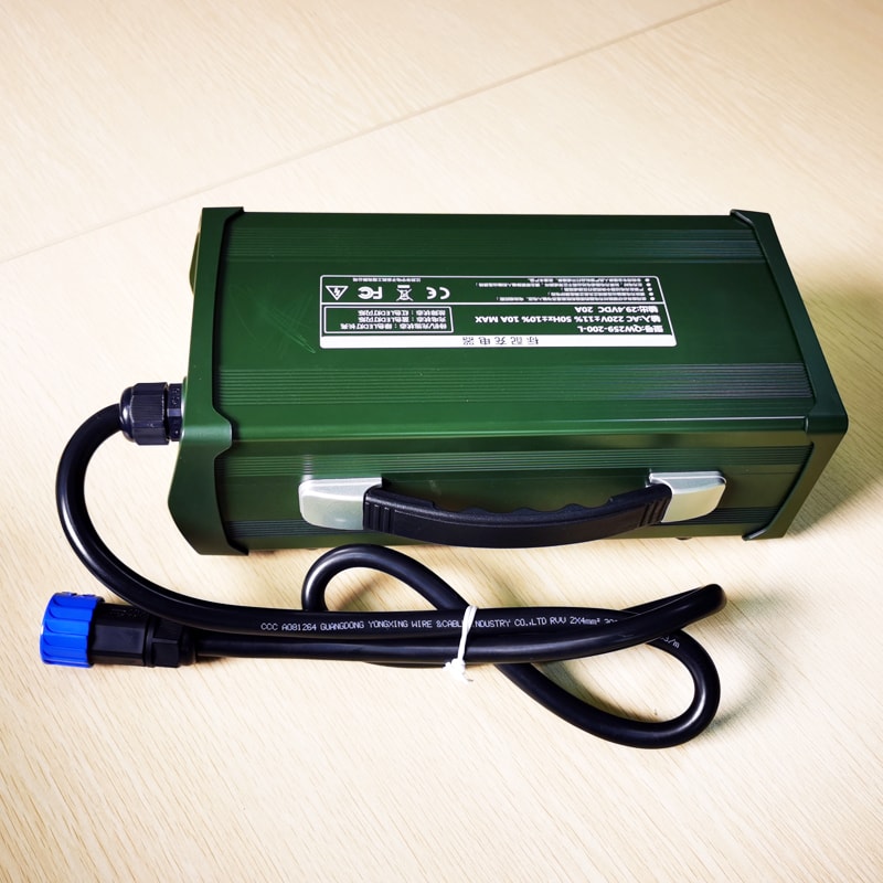 Military products 71.4V 8a 600W Low Temperature charger for 17S 60V 62.9V Li-ion/Lithium Polymer battery with PFC