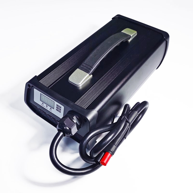 900W Battery Charger 21S 63V 67.2V Lifepo4 batteries Chargers DC 75.6V/76.65V 10a 11.5a For Electric Forklifts