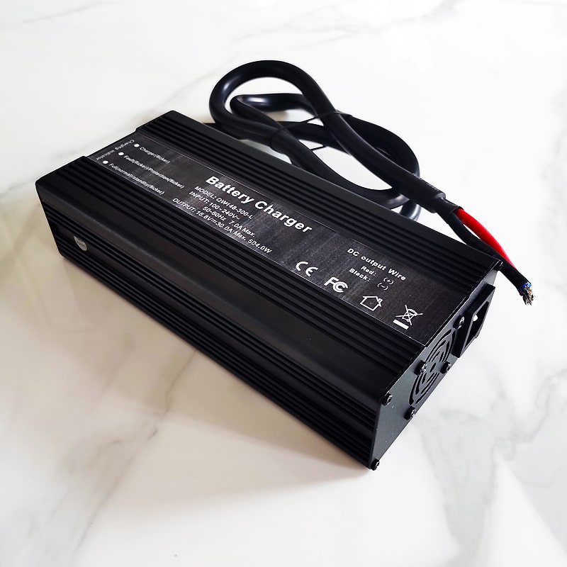 Factory Direct Sale 14.4V 14.6V 25a 600W charger for 4S 12V 12.8V LiFePO4 battery pack with PFC