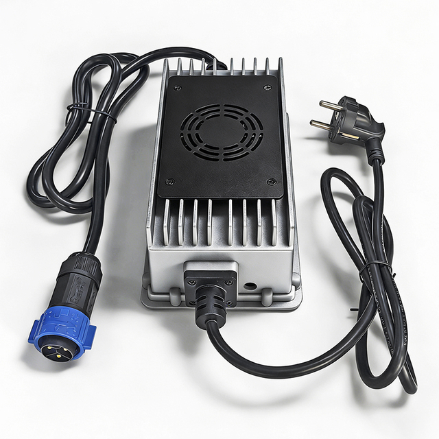 900W Outdoor Charger 73V 12a IP67 Waterproof Sealed Lead Acid Battery Charger Suitable for 60V AGM GEL SLA Battery Pack